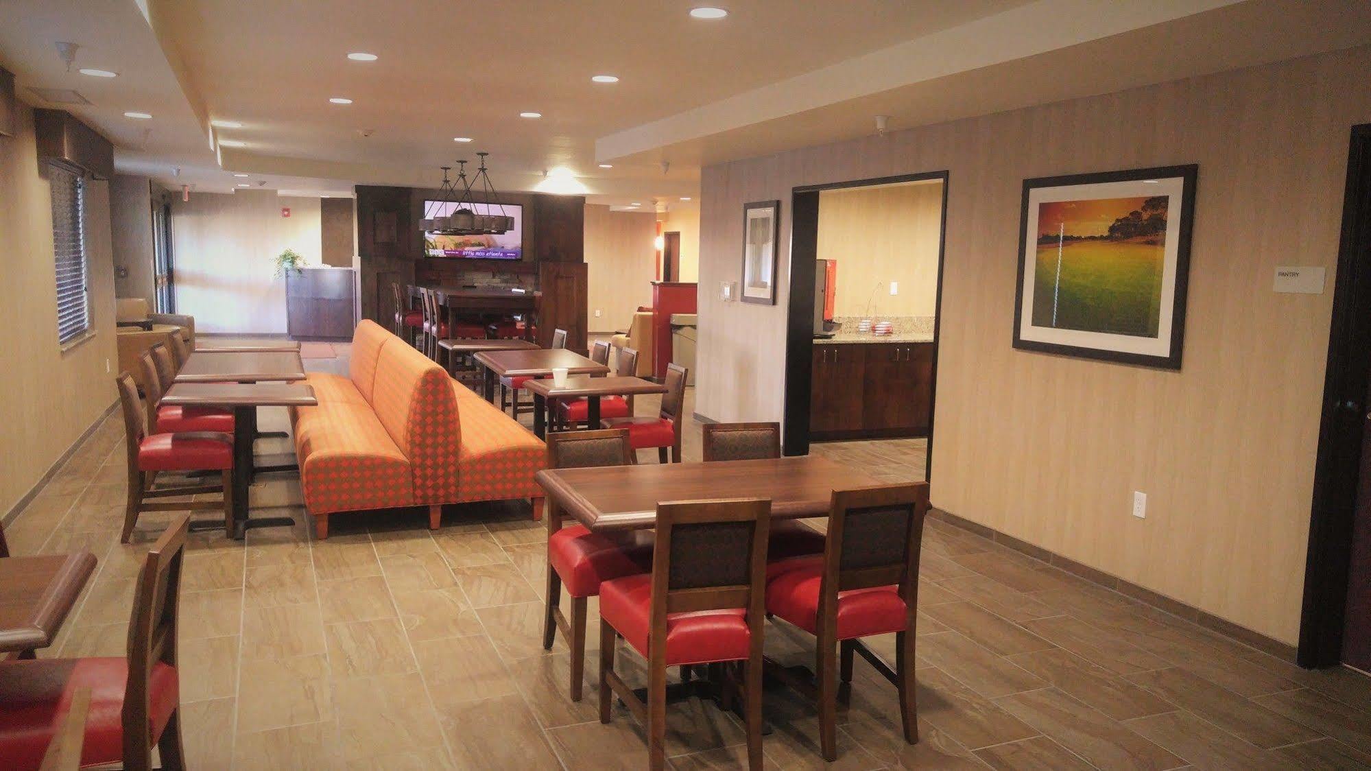 Inn At Hunters Run Watford City Esterno foto