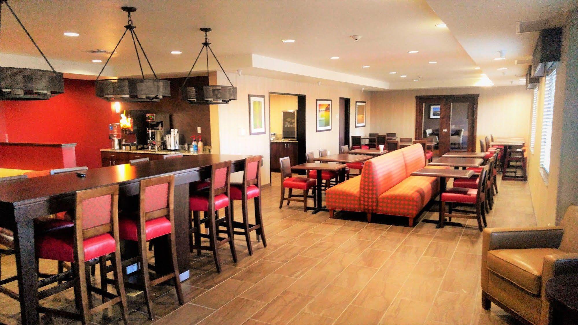 Inn At Hunters Run Watford City Esterno foto